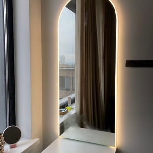 Зеркало арка с подсветкой в ванную